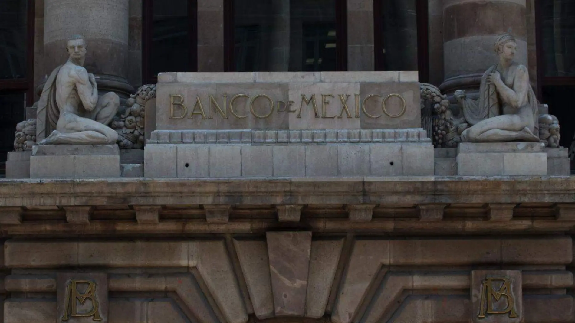 Banxico ejecutaría incremento de tasa de 75 pb ante inflación